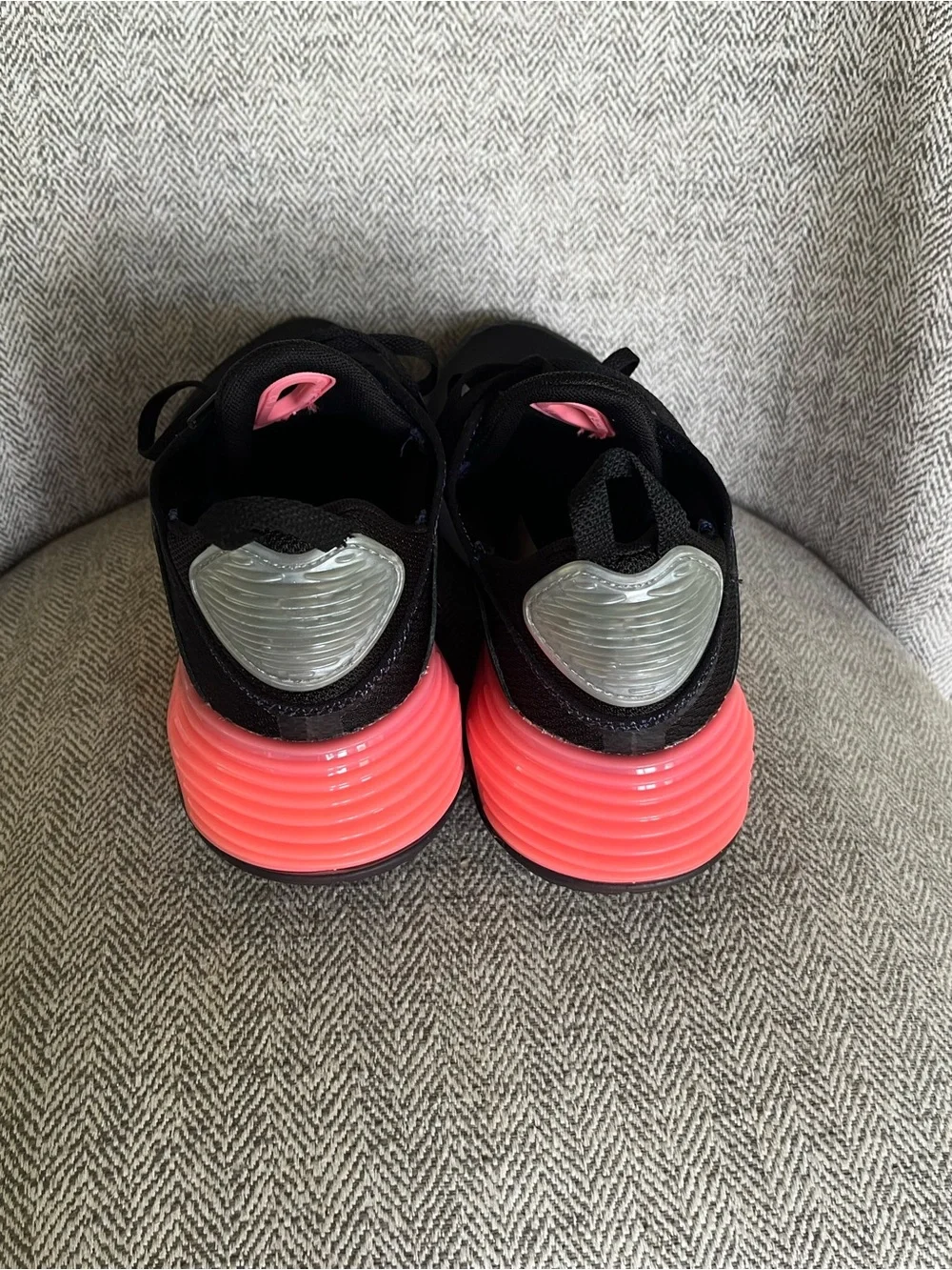 Nike Air Max 2090 GS Black Sunset Pulse Sneakers Size 7Y CJ4066-011