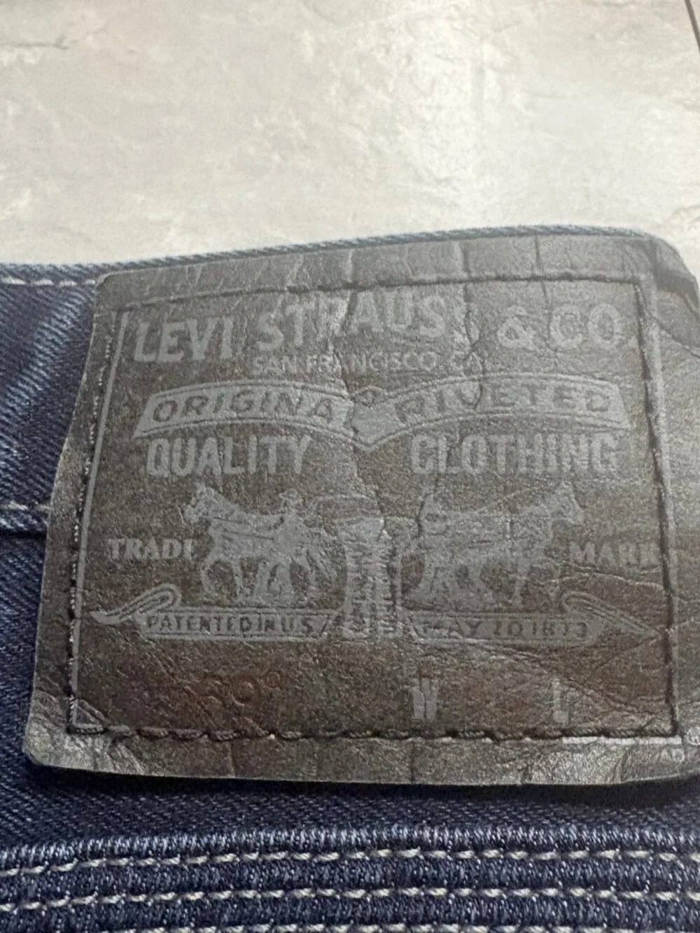 Levis details levi