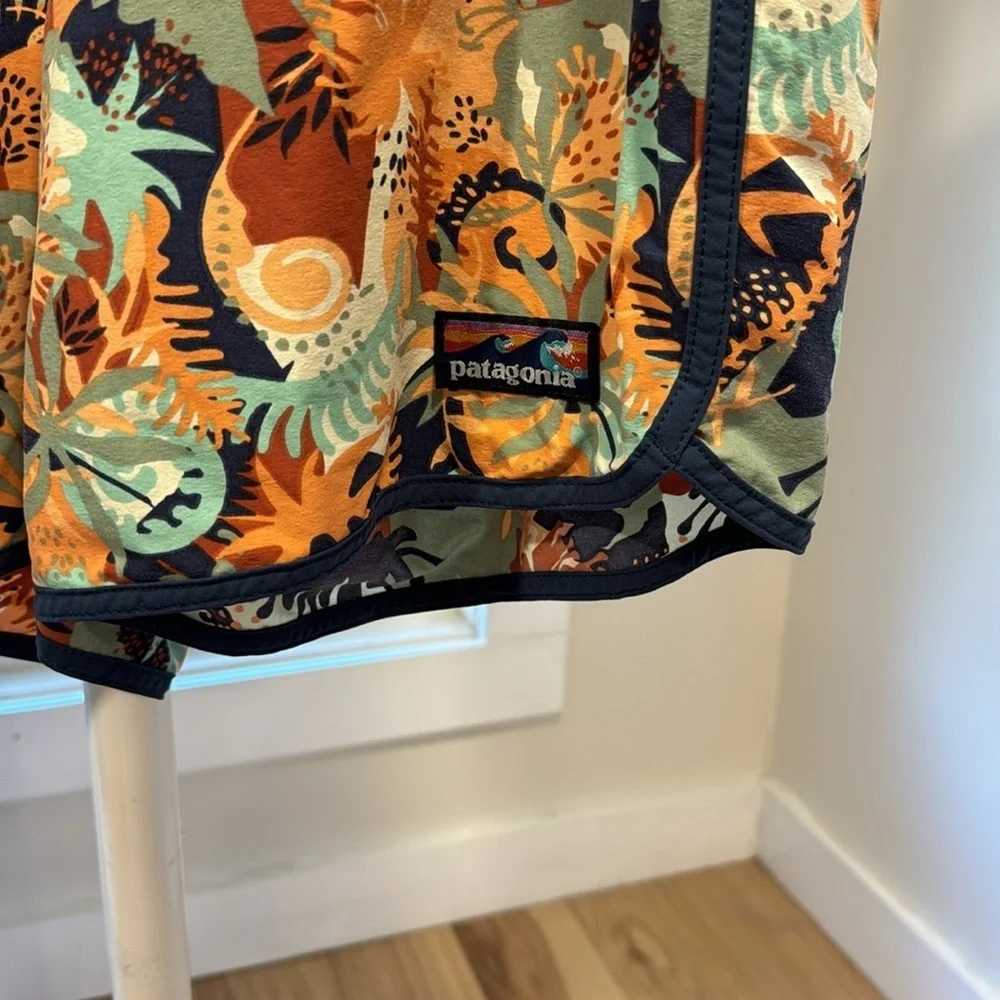 Patagonia scallop hem