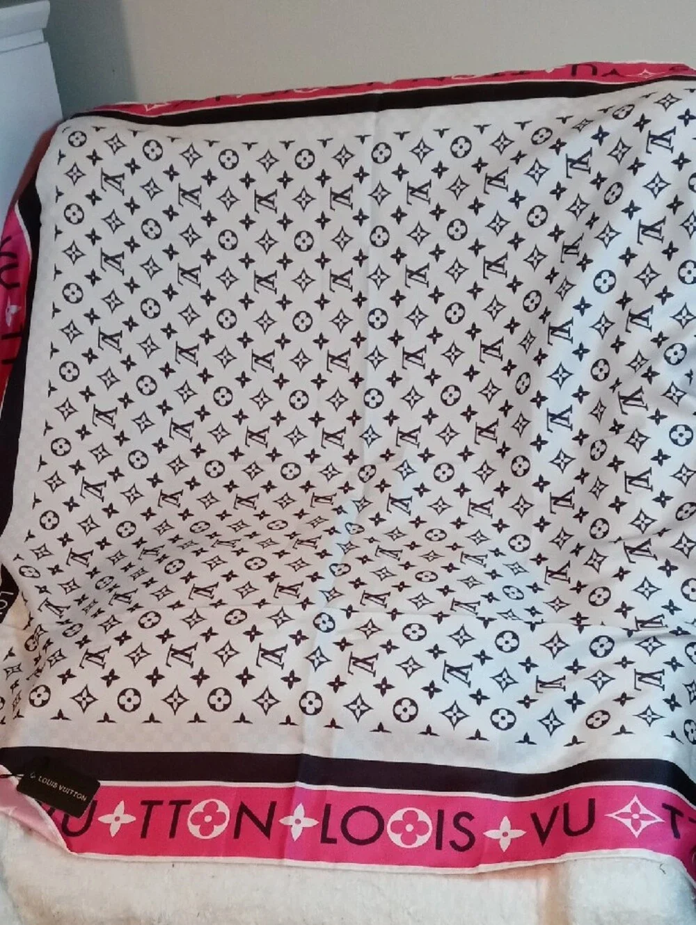 Louis Vuitton Luxury Pink and White Monogram Scarf -