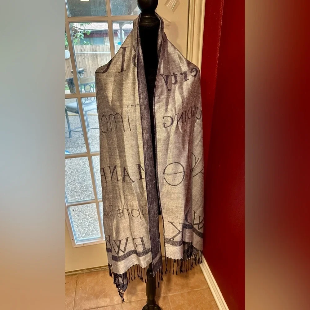 New York City Pashmina Scarf Wrap Shawl 70% Pashmina 30% Silk Big Apple