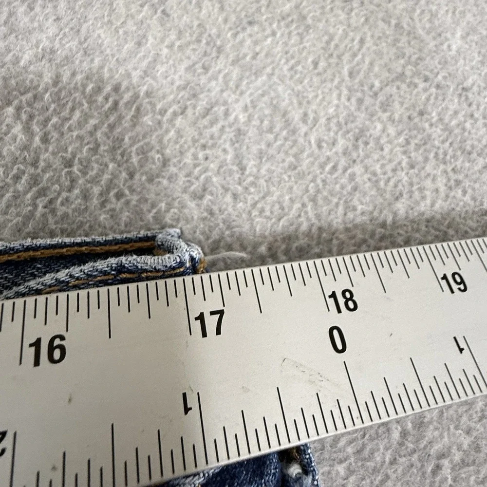 Levis measurements photos