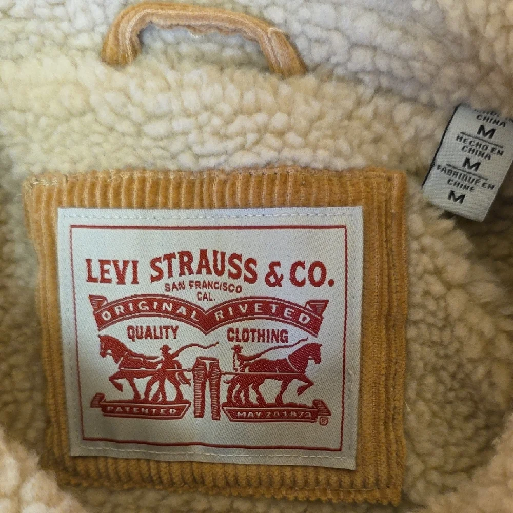 Levis levi sherpa