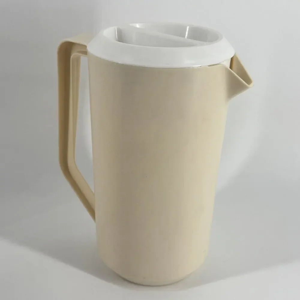 RUBBERMAID 2 1/4 qts Almond Beverage Pitcher #2129 & White Ice Guard Lid