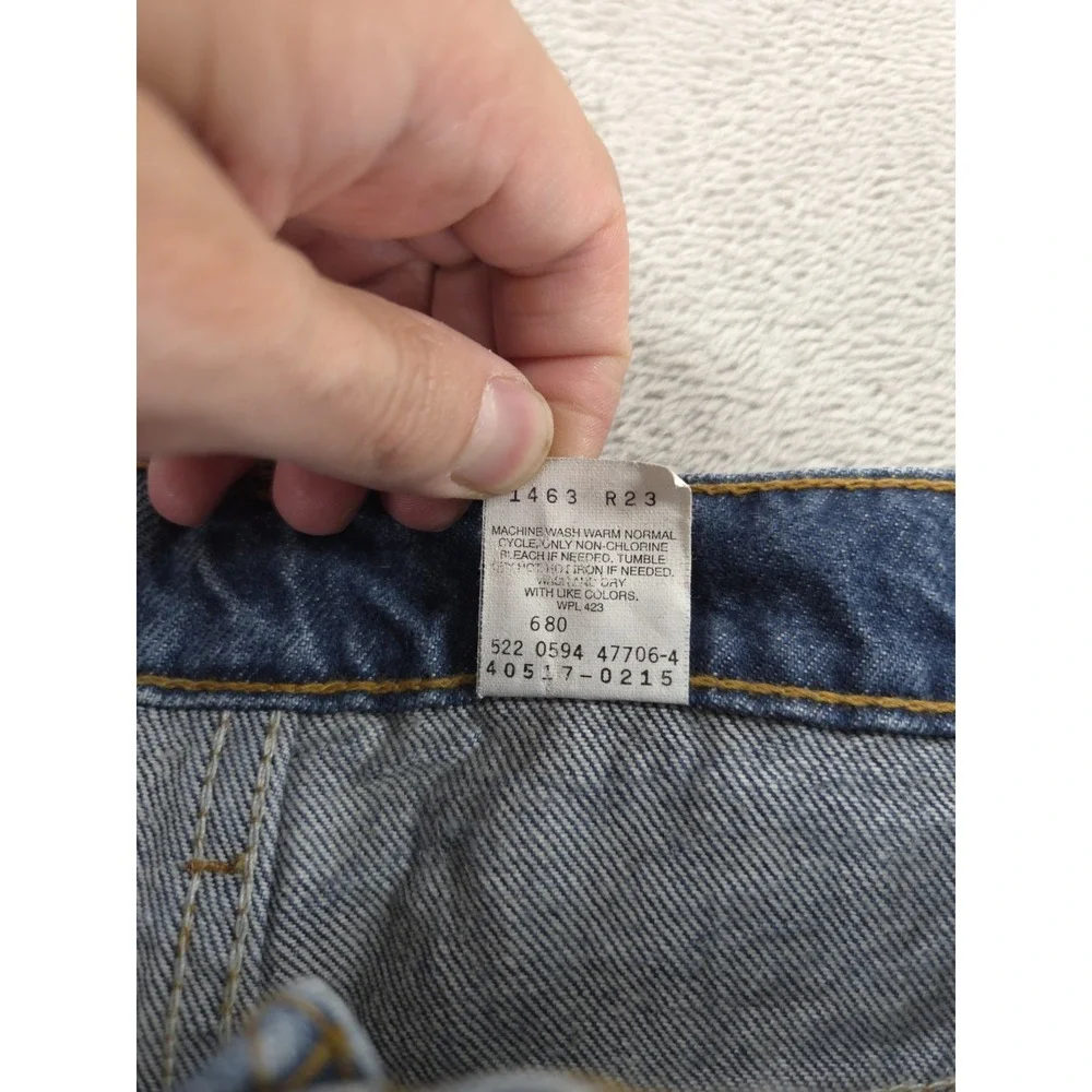 Levis gently pre