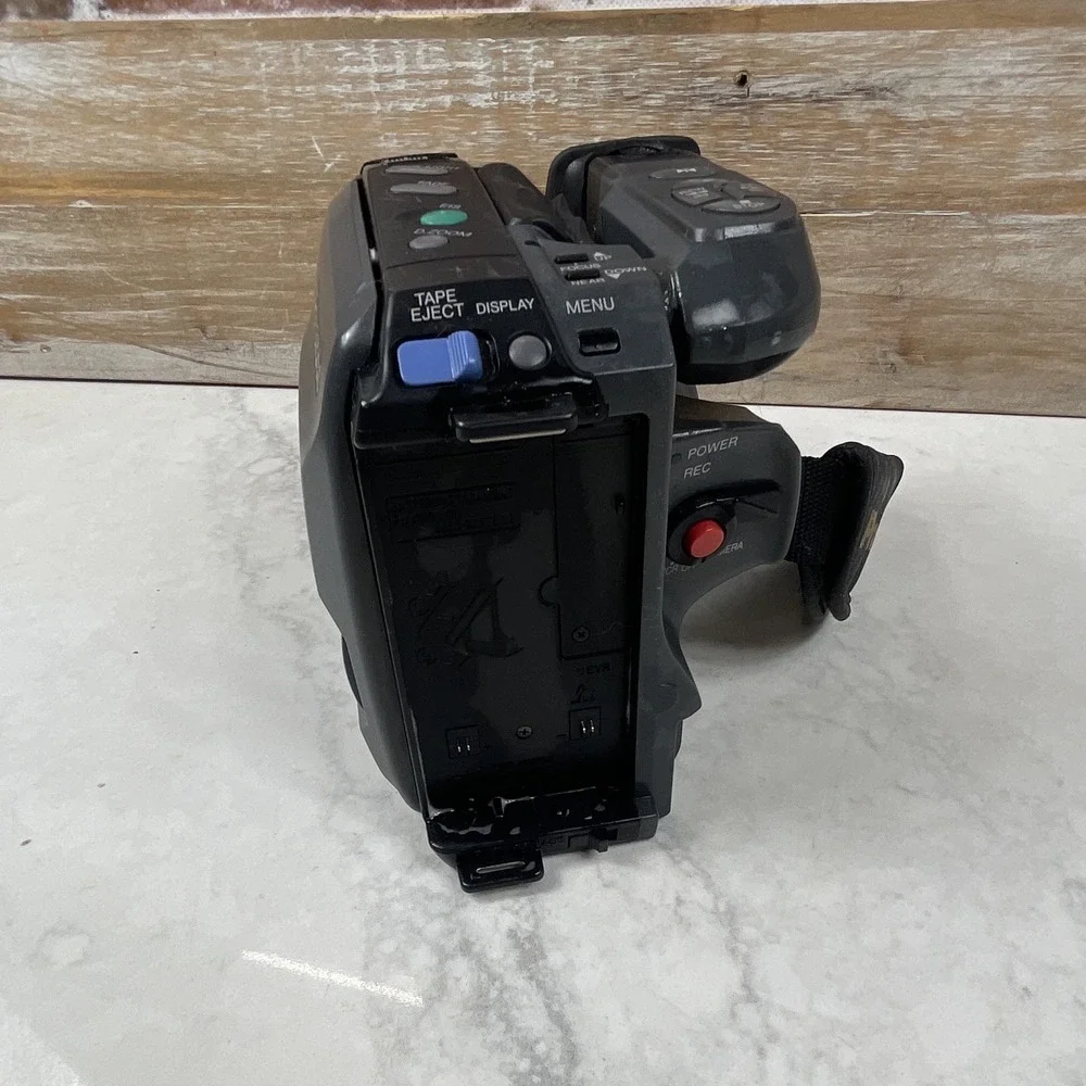 Panasonic Palmcorder PV-D301D VHS-C Camcorder 20x/150x IS Light Mic Black