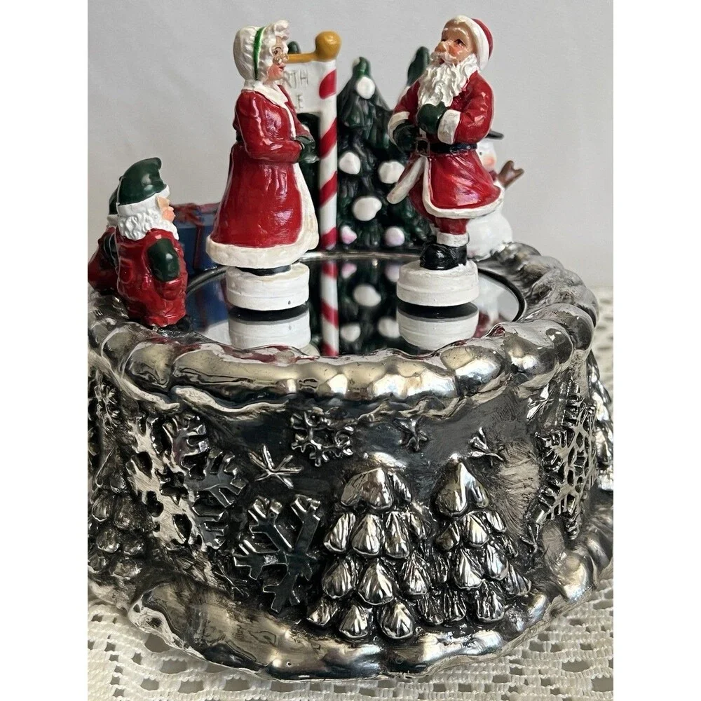 INTERNATIONAL present santa ice