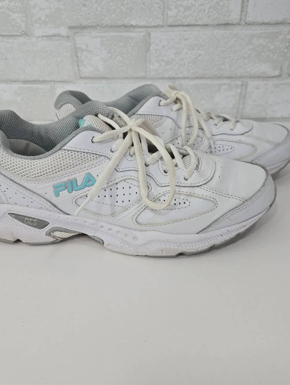 FILA cool max memory foam tennis shoes