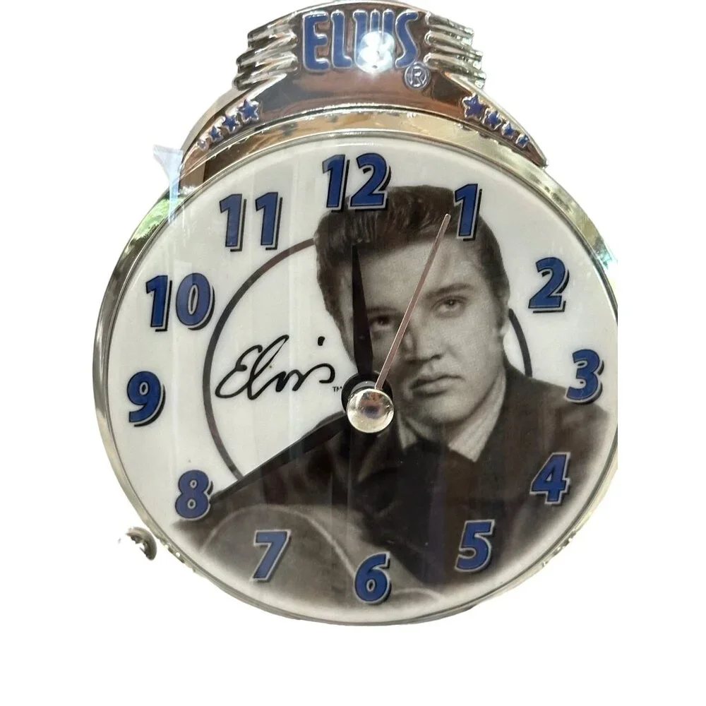No brand on clock let king
