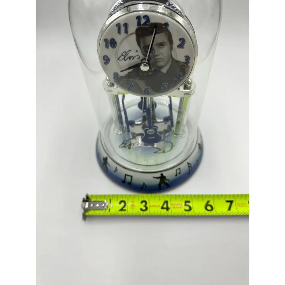 No brand on clock let king