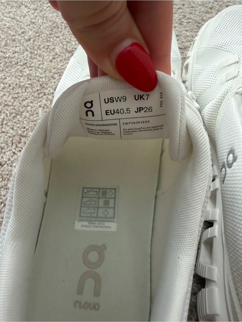 On Running Cloud 6 White lifestyle shoe