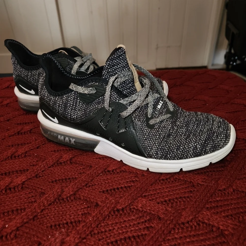 Nike Air Max Womens Shoes - Black and White