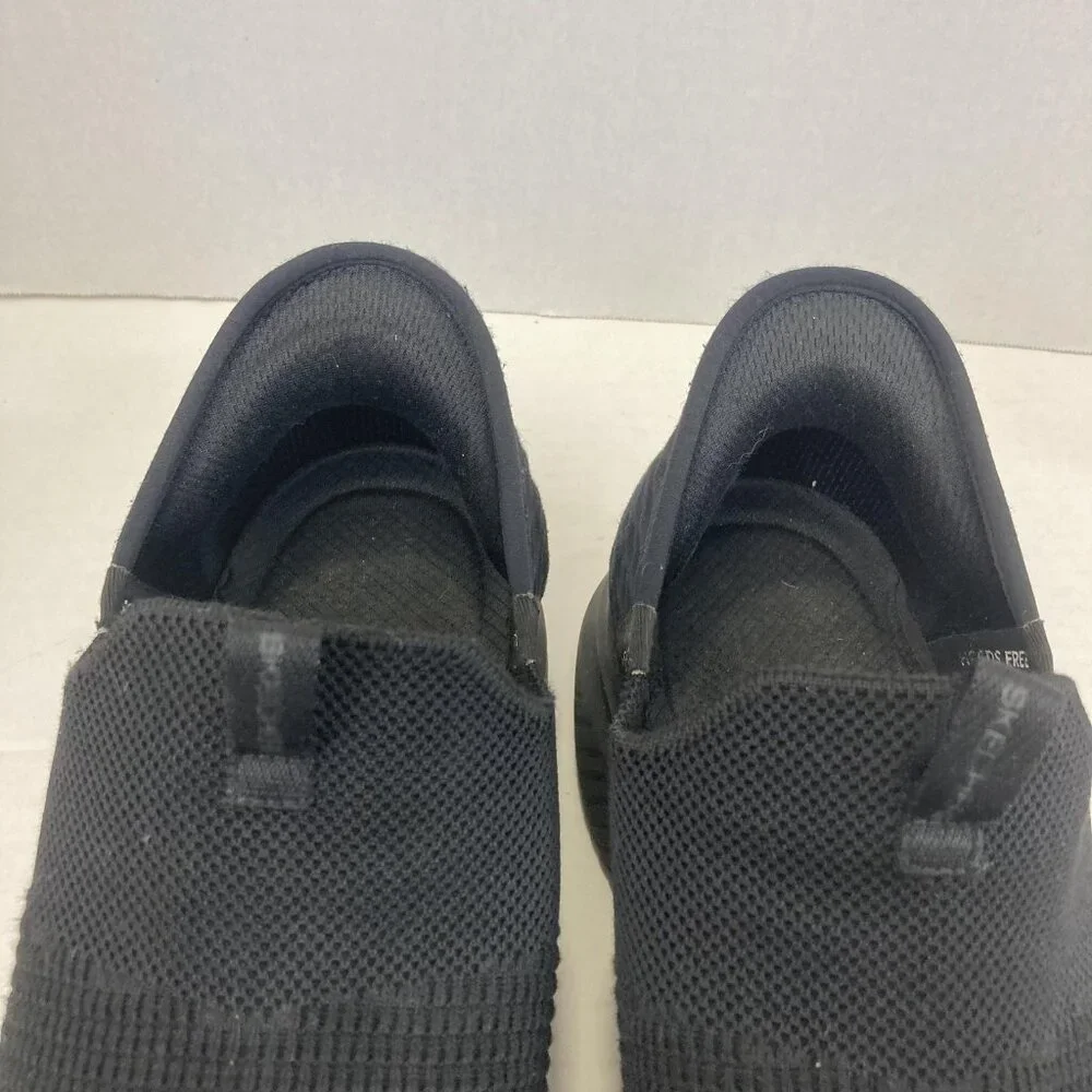 Skechers see 11