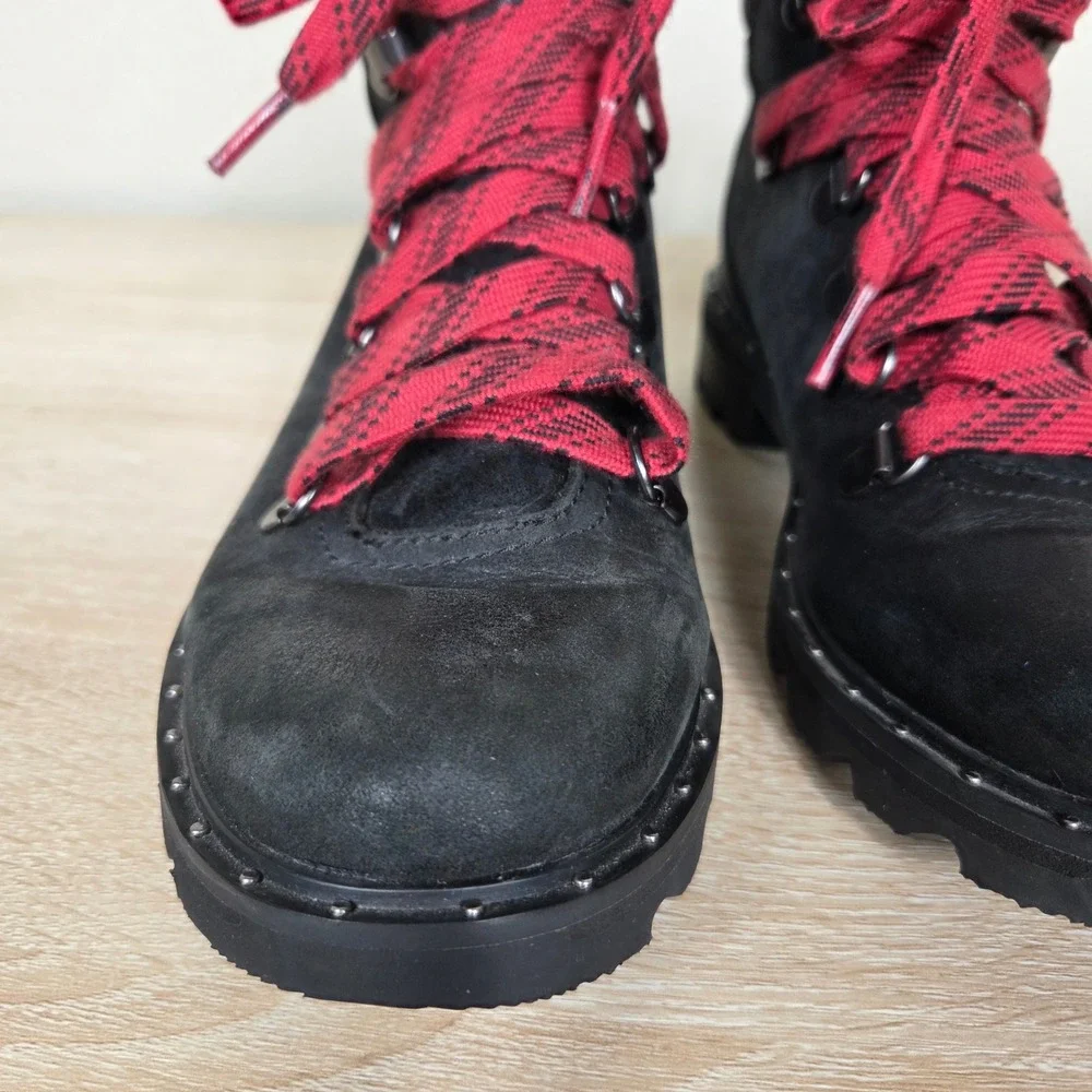 Sorel lennox hiker