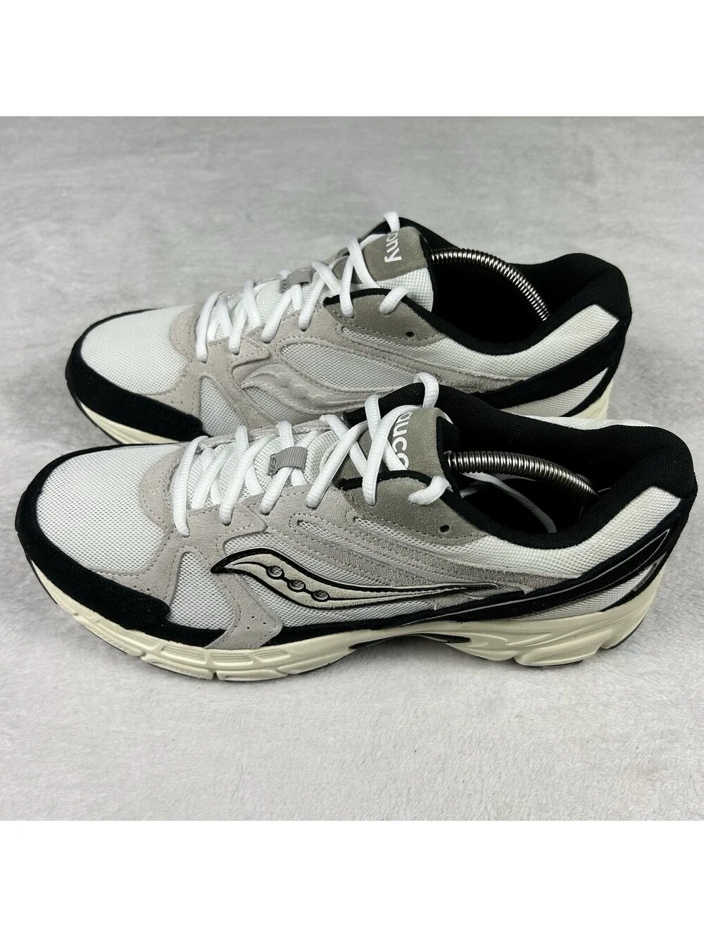 Saucony both shoes