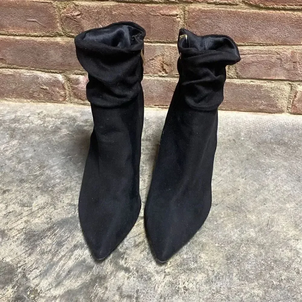 Qupid Black Faux Suede Pointed Toe Block Heel Bootie Size 9