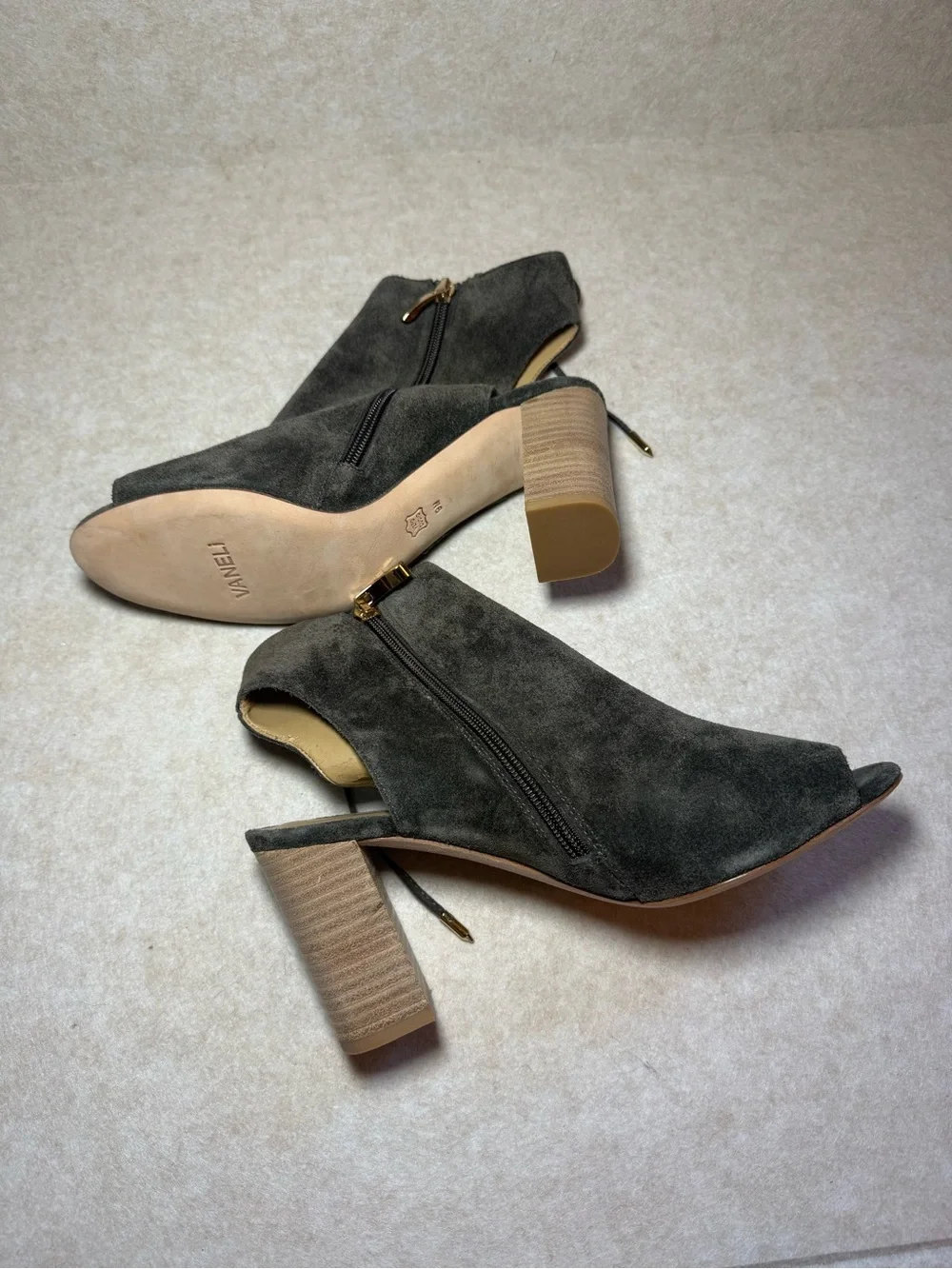VANELi Better Gray Leather Suede Peep Toe Ankle Booties Block Heel Size 9M