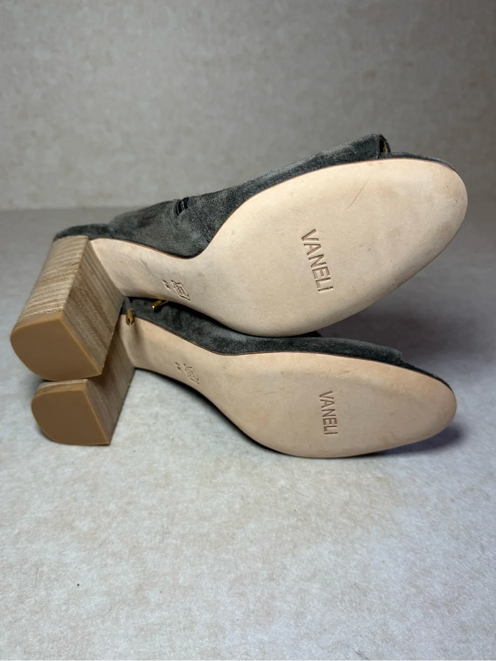 VANELi Better Gray Leather Suede Peep Toe Ankle Booties Block Heel Size 9M