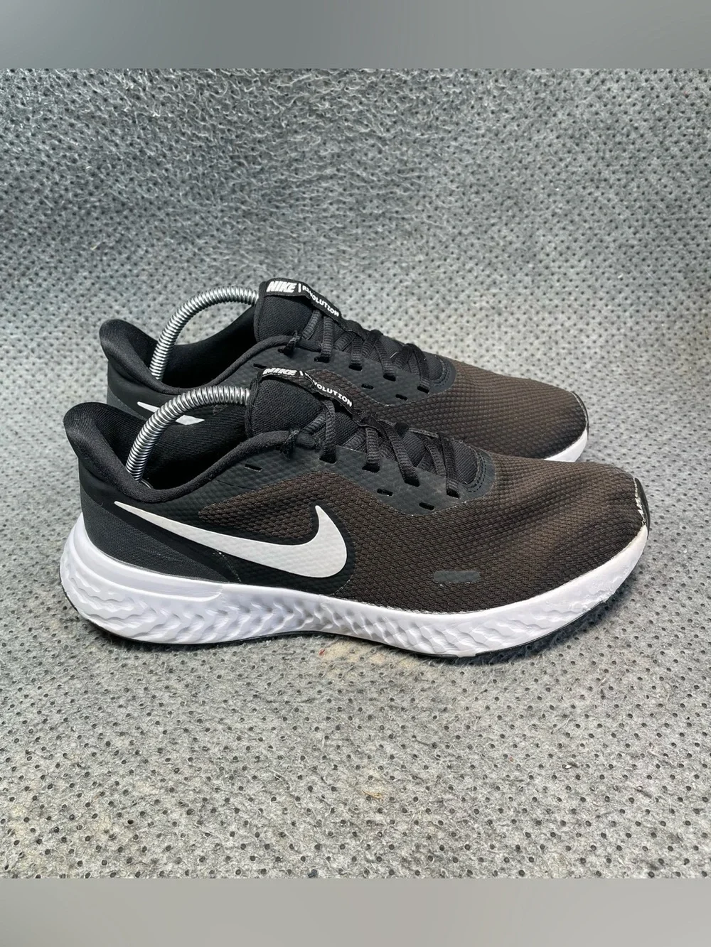 Nike revolution grey