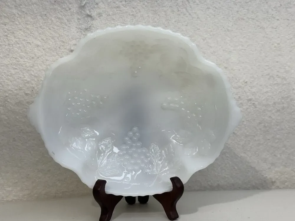 Vintage Anchor Hocking White Milk Glass Serving Bowl Grapes Pattern 10