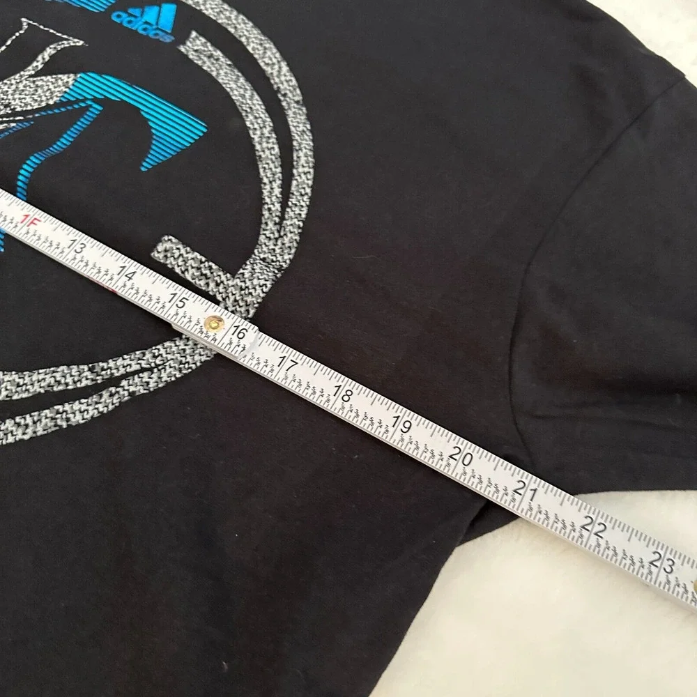 adidas label lint above