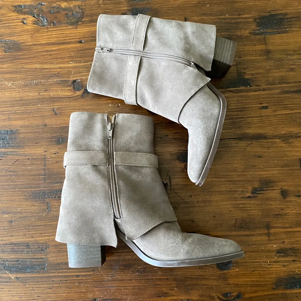 Crown Vintage Braydon Taupe Suede Ankle Boots Size 7.5 Pointed Toe Buckle Strap