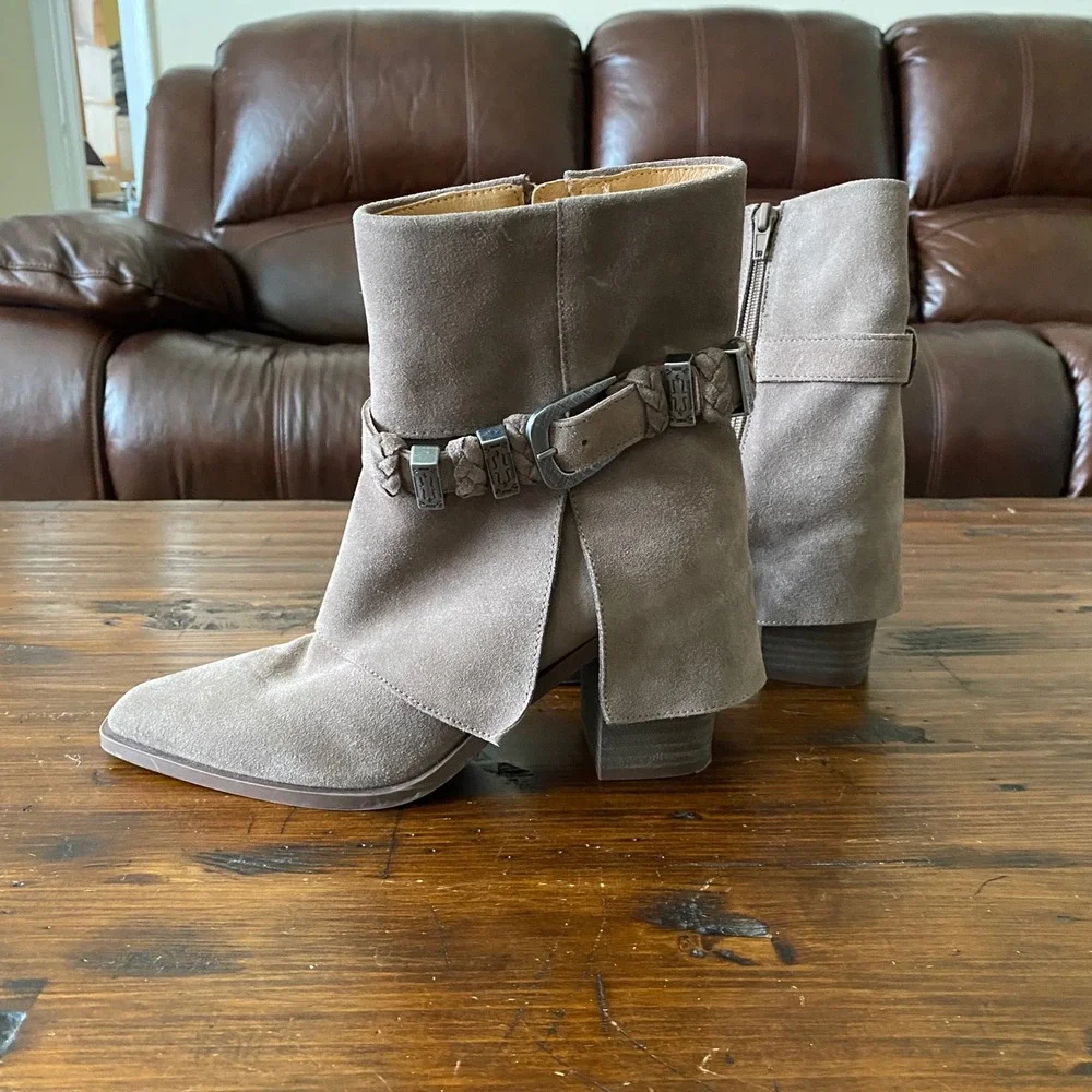Crown Vintage Braydon Taupe Suede Ankle Boots Size 7.5 Pointed Toe Buckle Strap
