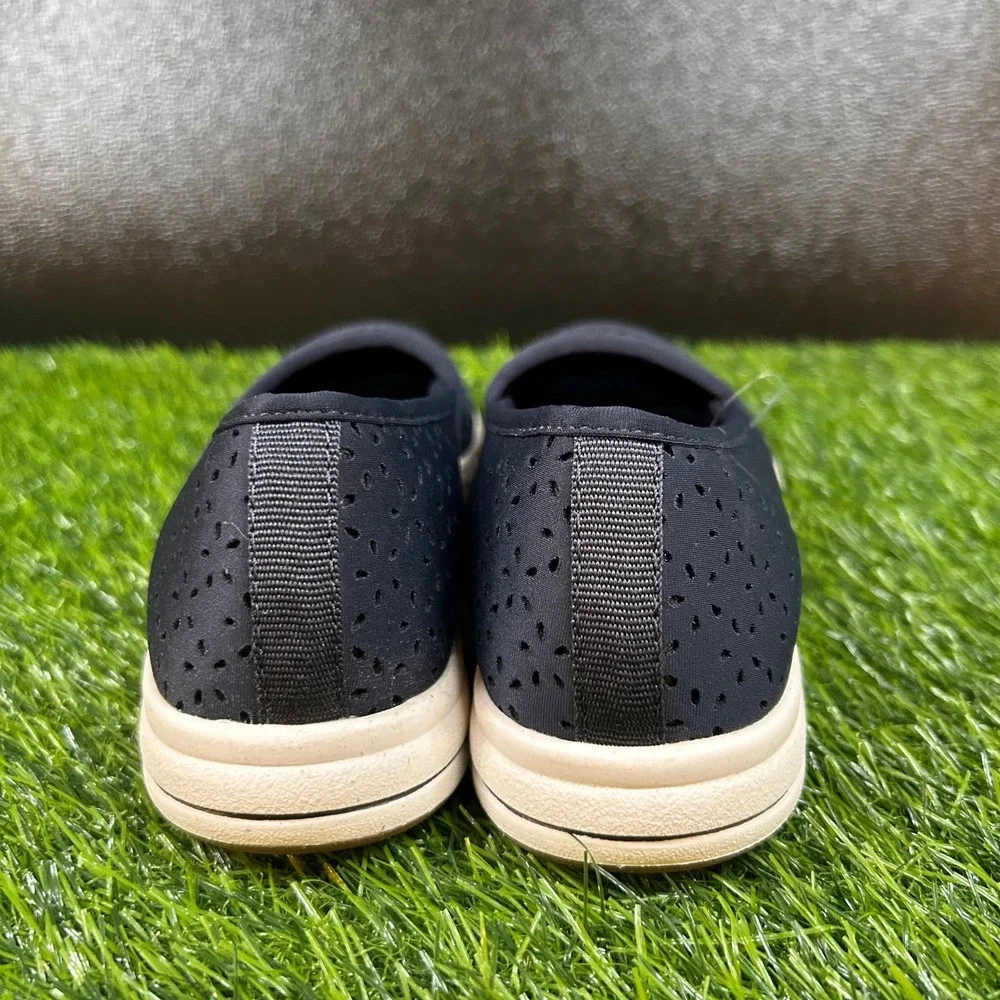 Clarks Breeze Emily Cloudsteppers Womens Size 6 Navy Blue Perforated Slip On