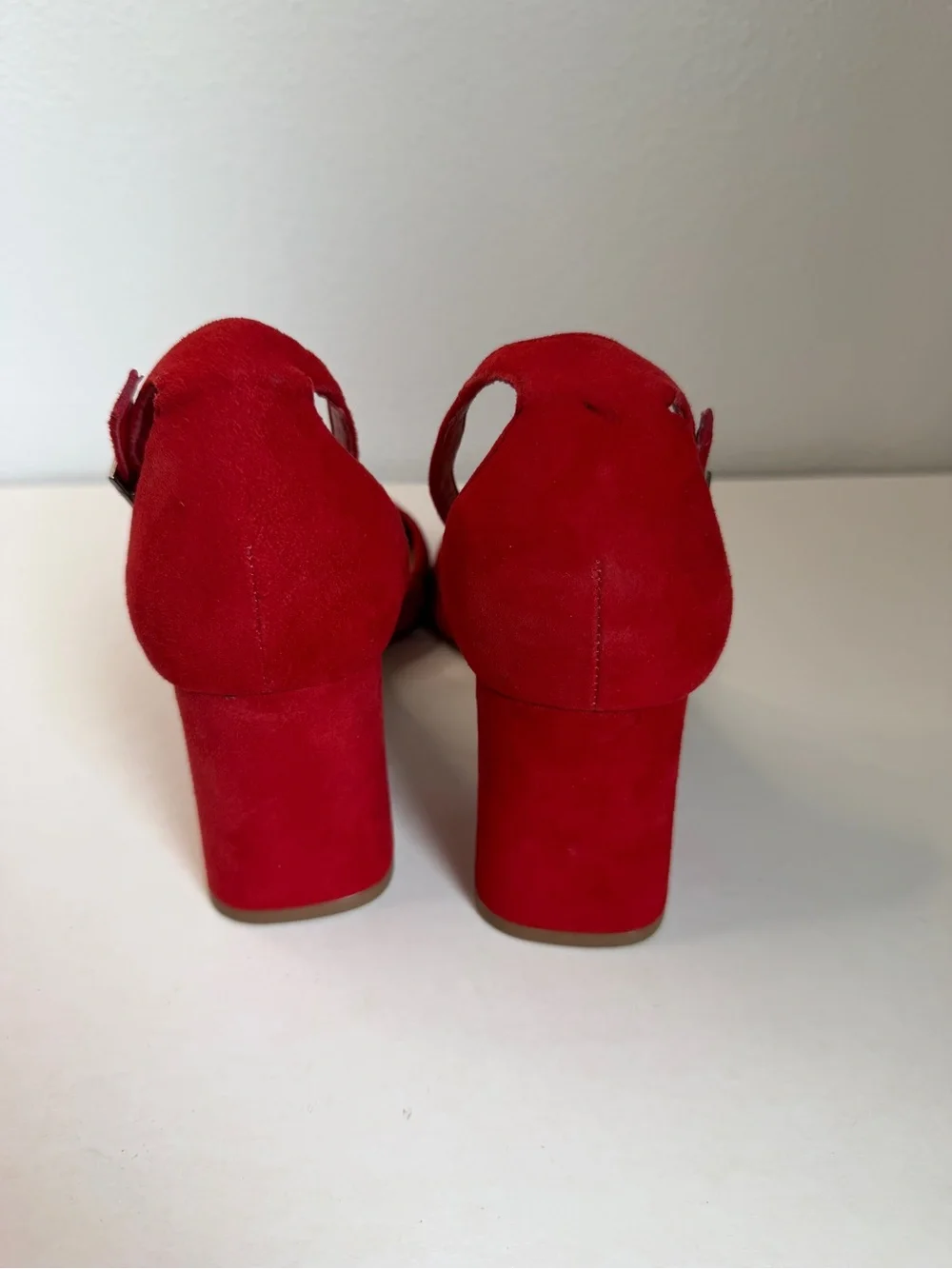 Gianni Bini Women's Red Leather Suede Block Heel Ankle Strap Pumps Size 8.5 Flaw
