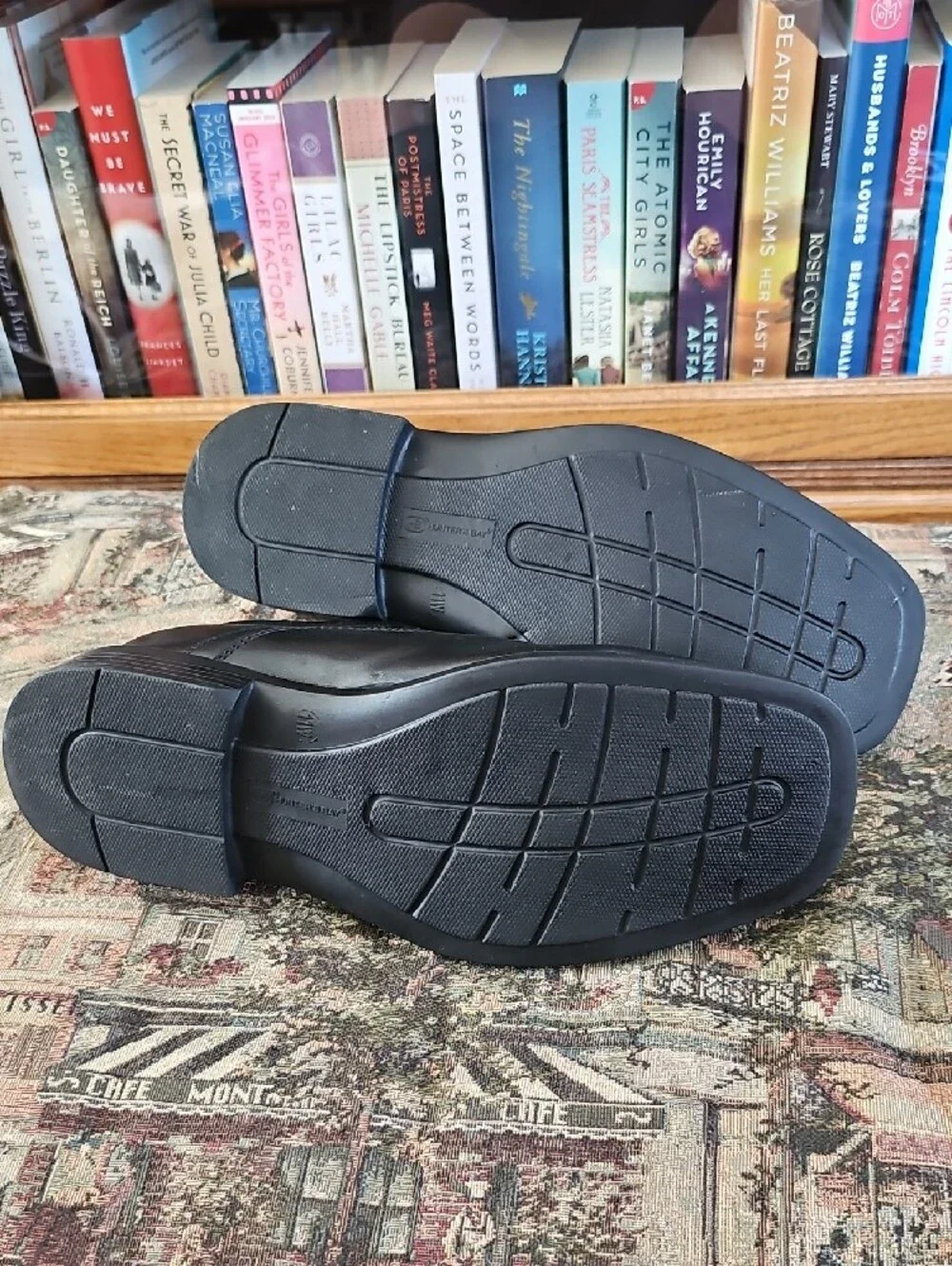 Hunters Bay polished black