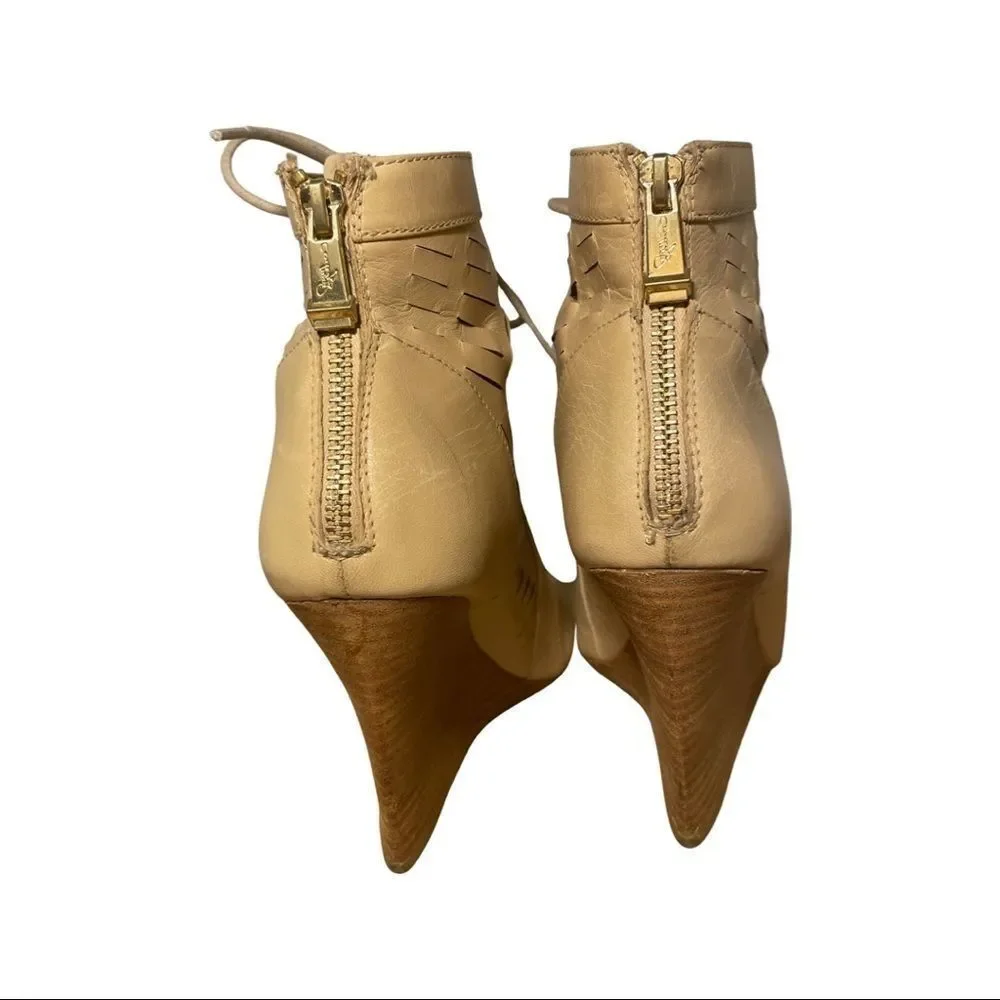 Report Signature booties closure peep
