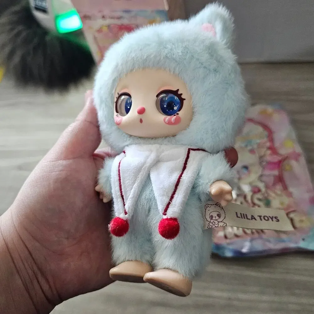 Lilla Lucky Cat Honeyland Enchantment Vinyl Plush Pendent OPEN BOX Blueberry