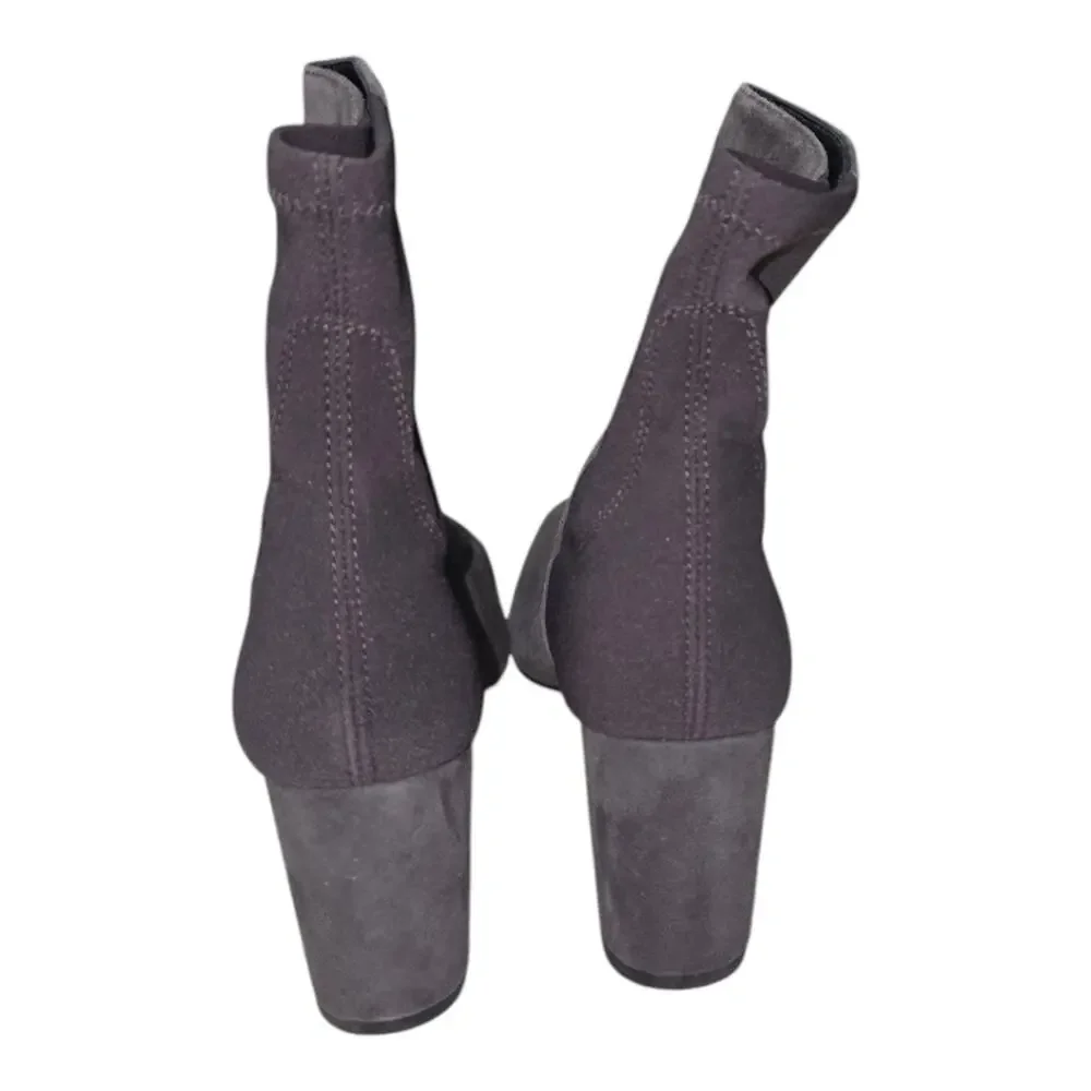 Stuart Weitzman commanding style