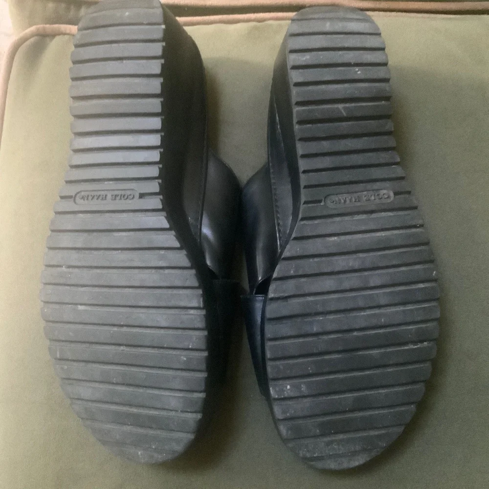 Cole Haan • (9.5) Black Leather Slide Sandals