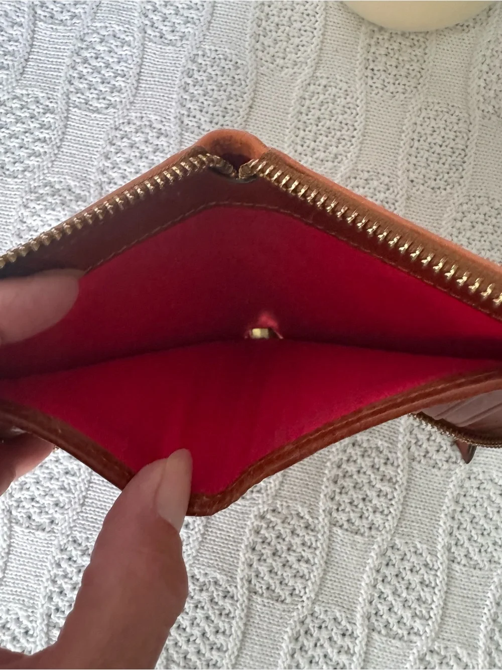 Dooney & Bourke EUC pebbled leather zip wallet