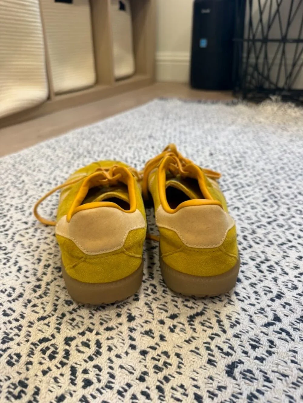 N/A gold yellow