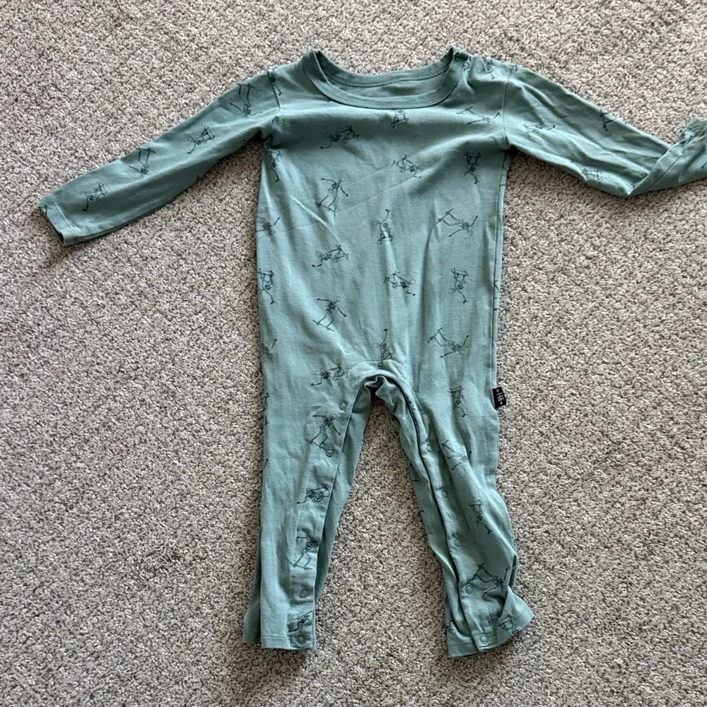Feather 4 Arrow One Piece