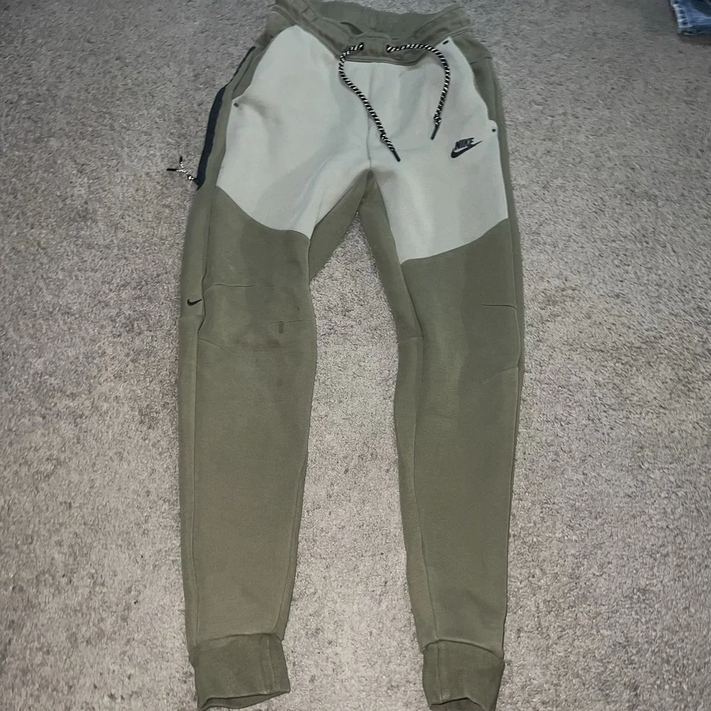 Nike Sportswear Tech Fleece Joggers Olive Green Tapered Sweatpants Small
