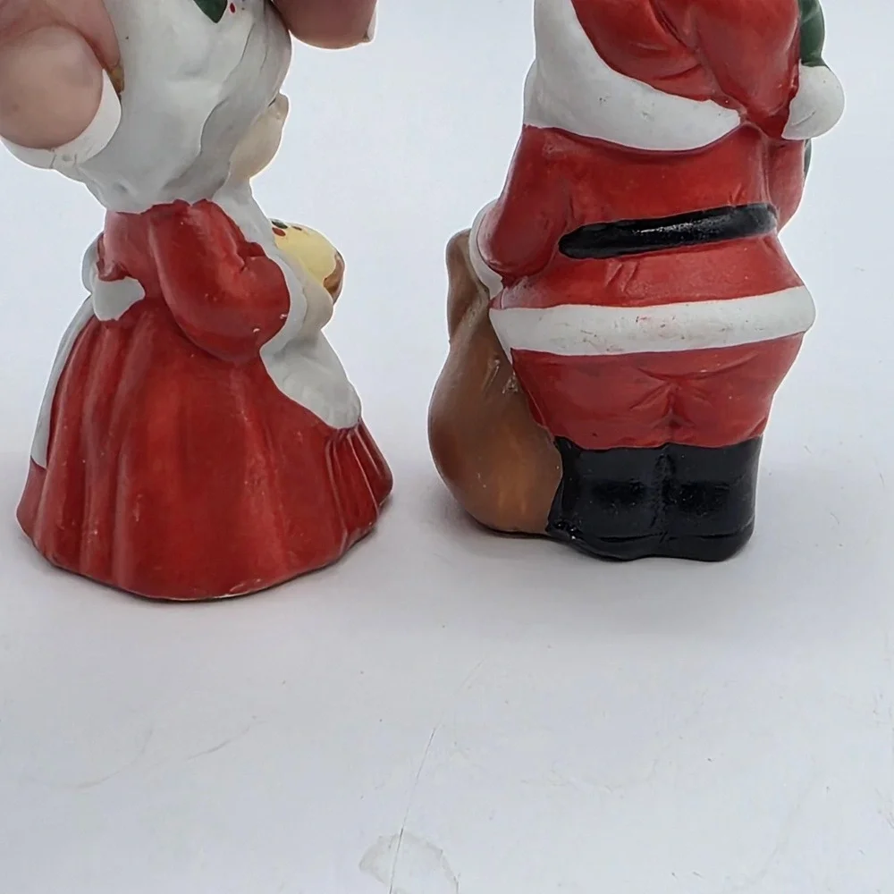 Santa‎ & Mrs Claus Salt & Pepper Shakers Ceramic Red Set Of 2 Christmas Decor