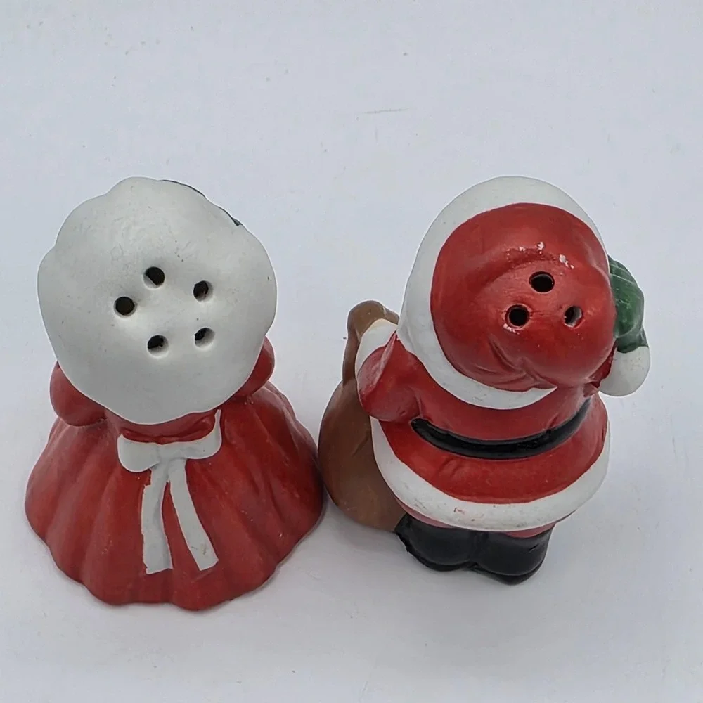 Santa‎ & Mrs Claus Salt & Pepper Shakers Ceramic Red Set Of 2 Christmas Decor