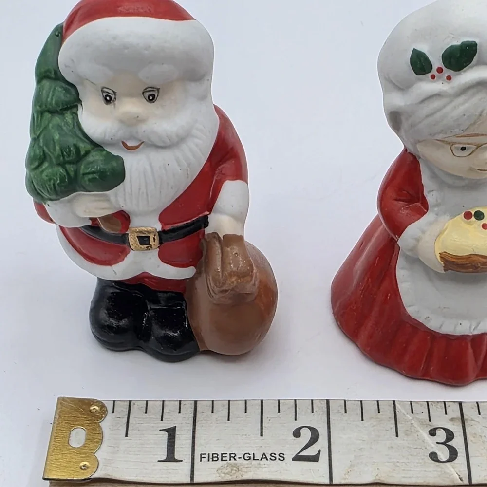Santa‎ & Mrs Claus Salt & Pepper Shakers Ceramic Red Set Of 2 Christmas Decor