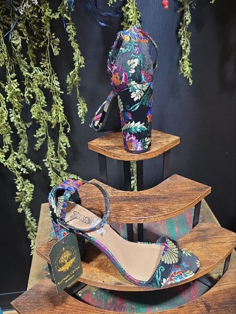 Brash embroidered looks multicolor