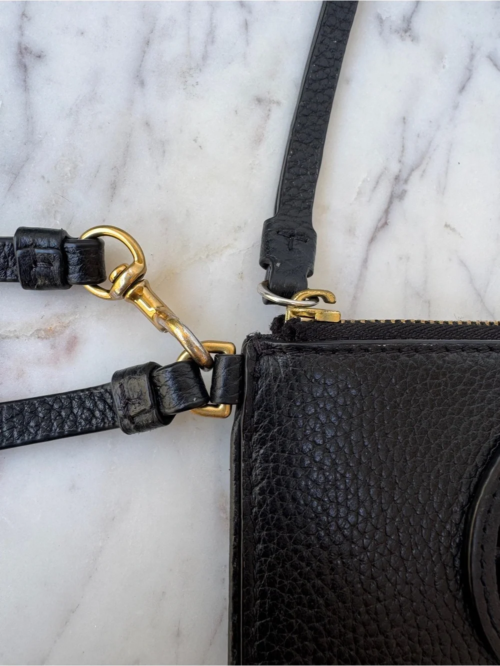 Tory Burch Perry Bombe Top-Zip Card Case in black pebbled leather used