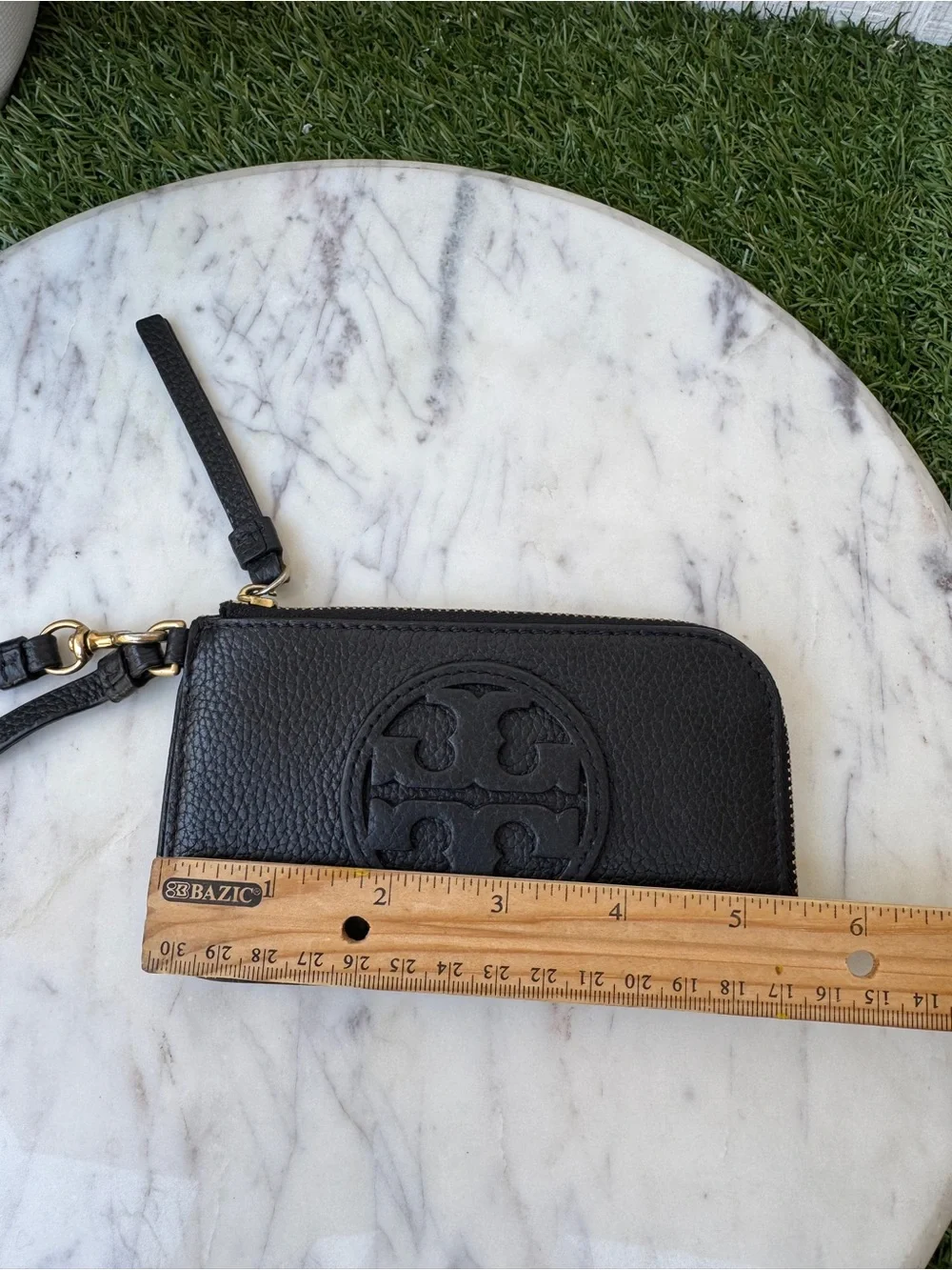 Tory Burch Perry Bombe Top-Zip Card Case in black pebbled leather used