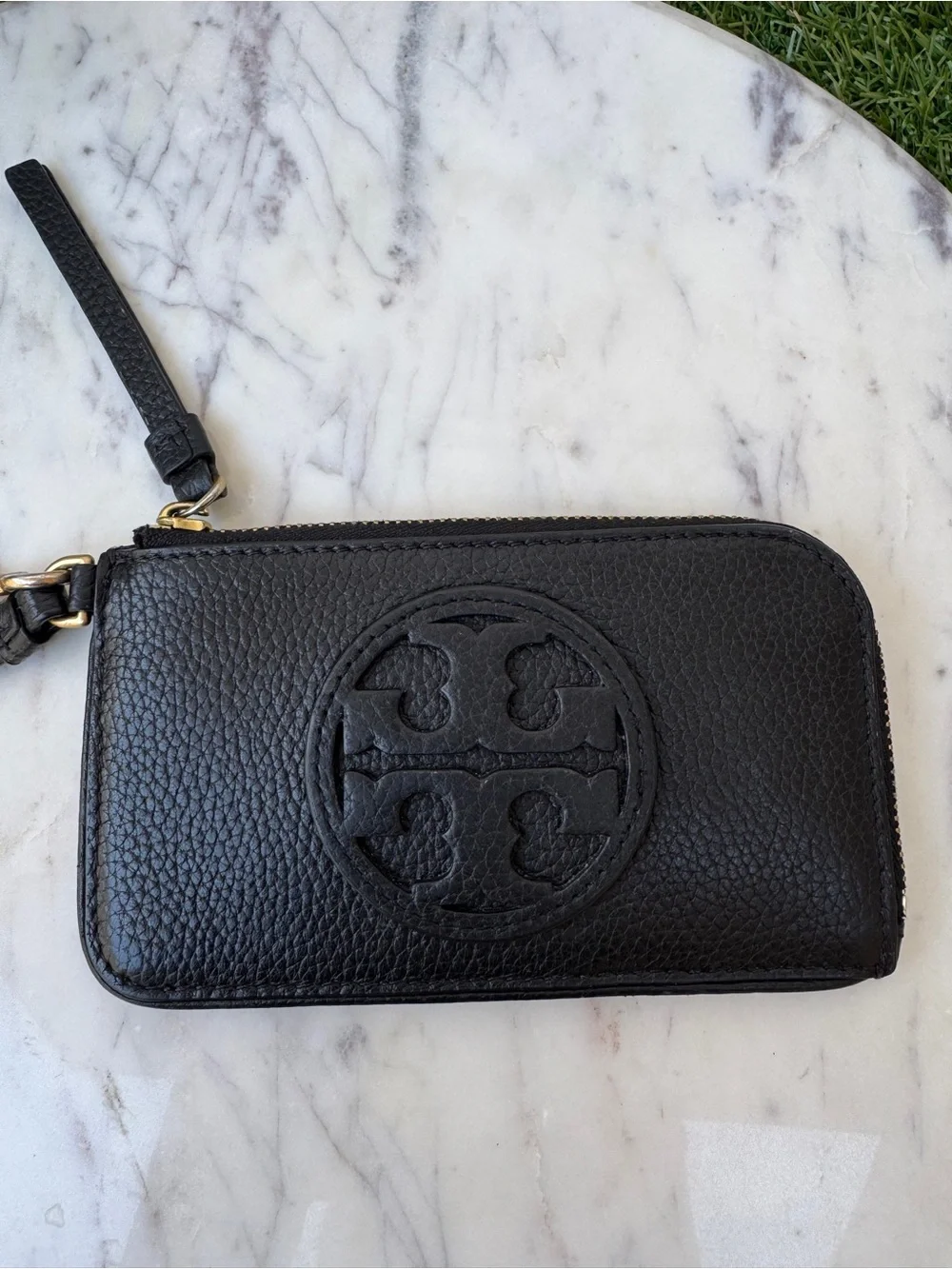 Tory Burch Perry Bombe Top-Zip Card Case in black pebbled leather used
