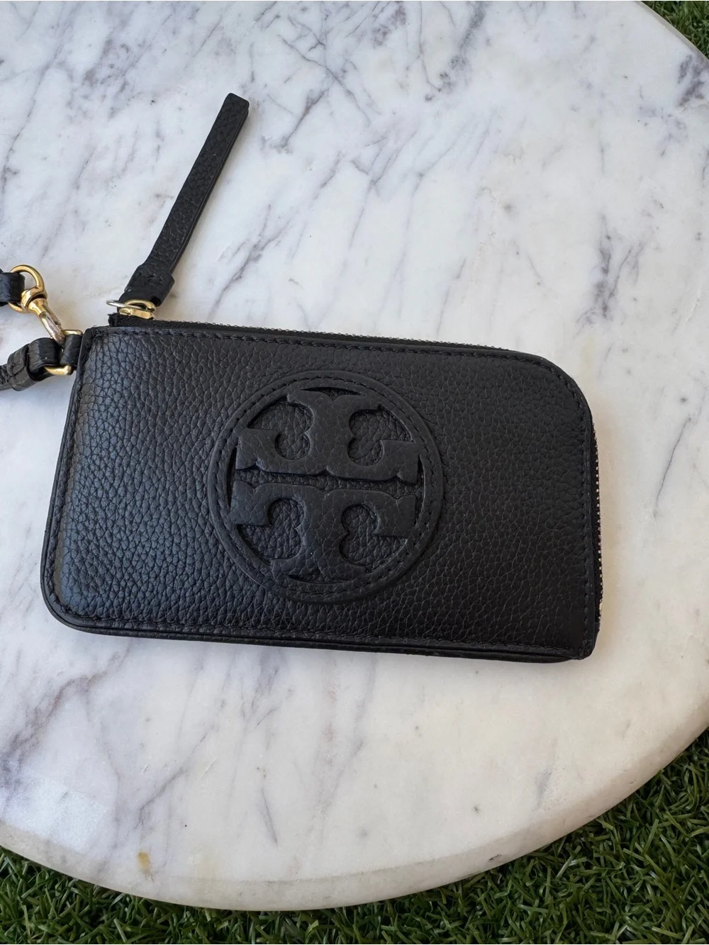 Tory Burch Perry Bombe Top-Zip Card Case in black pebbled leather used
