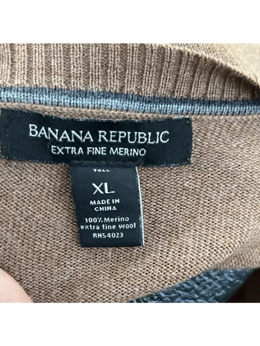 Banana Republic Mens XL Extra Fine Merino Wool V-Neck Sweater Light Brown Knit