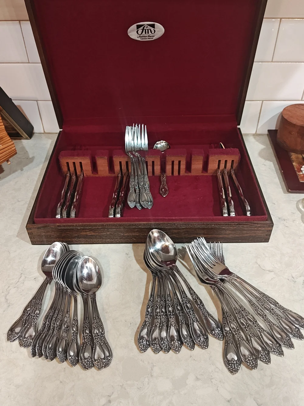Oneida WMA Roger Delux Stainless Flatware Set Total 45 Pcs.