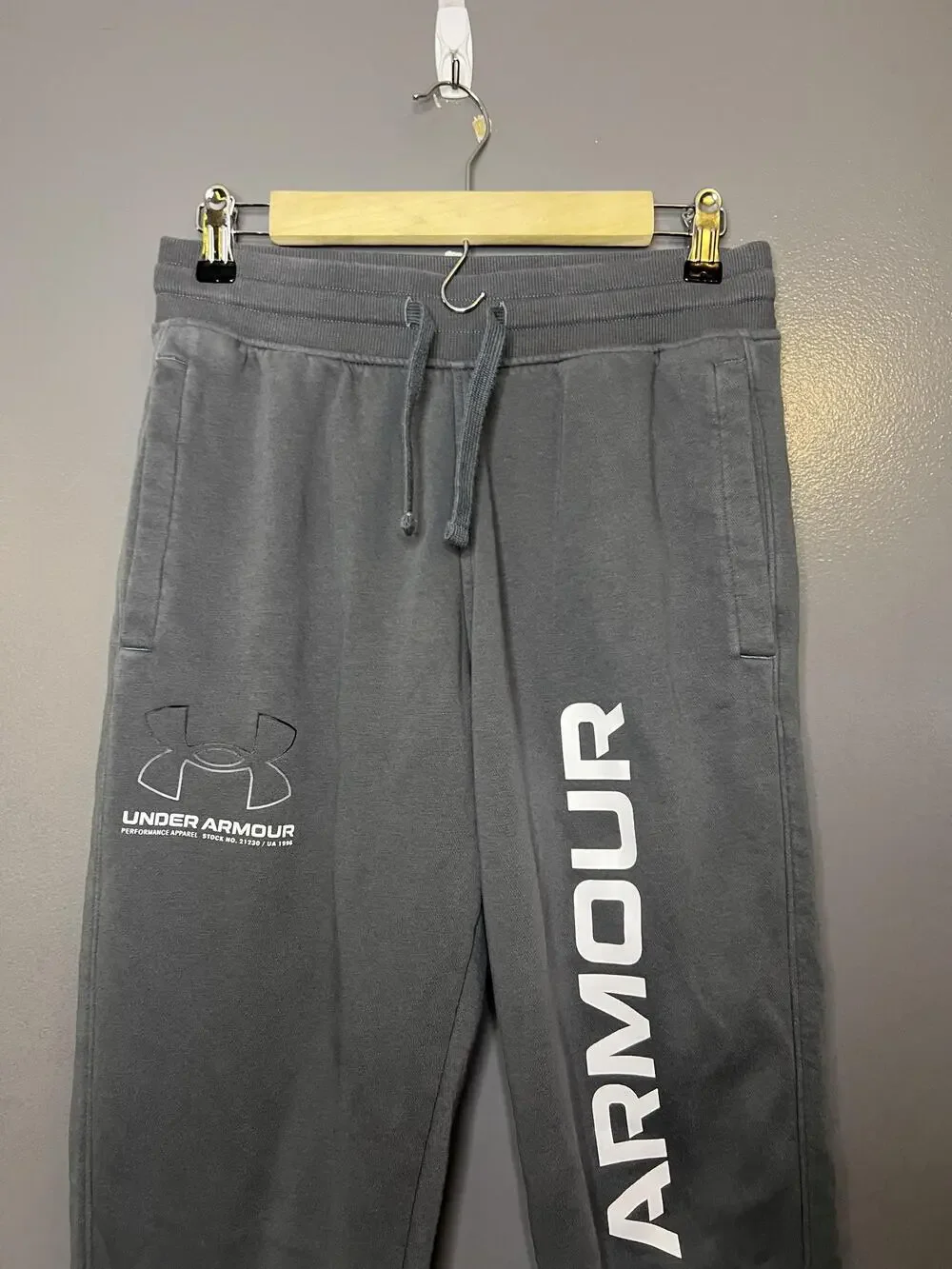 Under Armour Sweatpants Mens Medium Gray Fleece Jogger Pants Logo Athletic