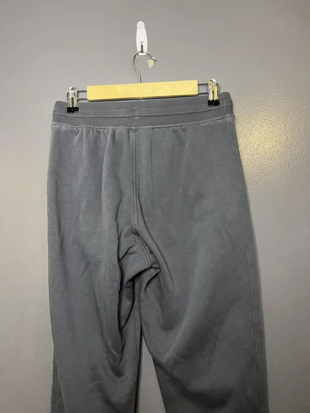 Under Armour Sweatpants Mens Medium Gray Fleece Jogger Pants Logo Athletic